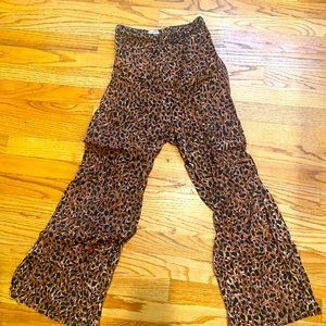 Worn once cheetah print flowy billabong pants. Size small and great condition!